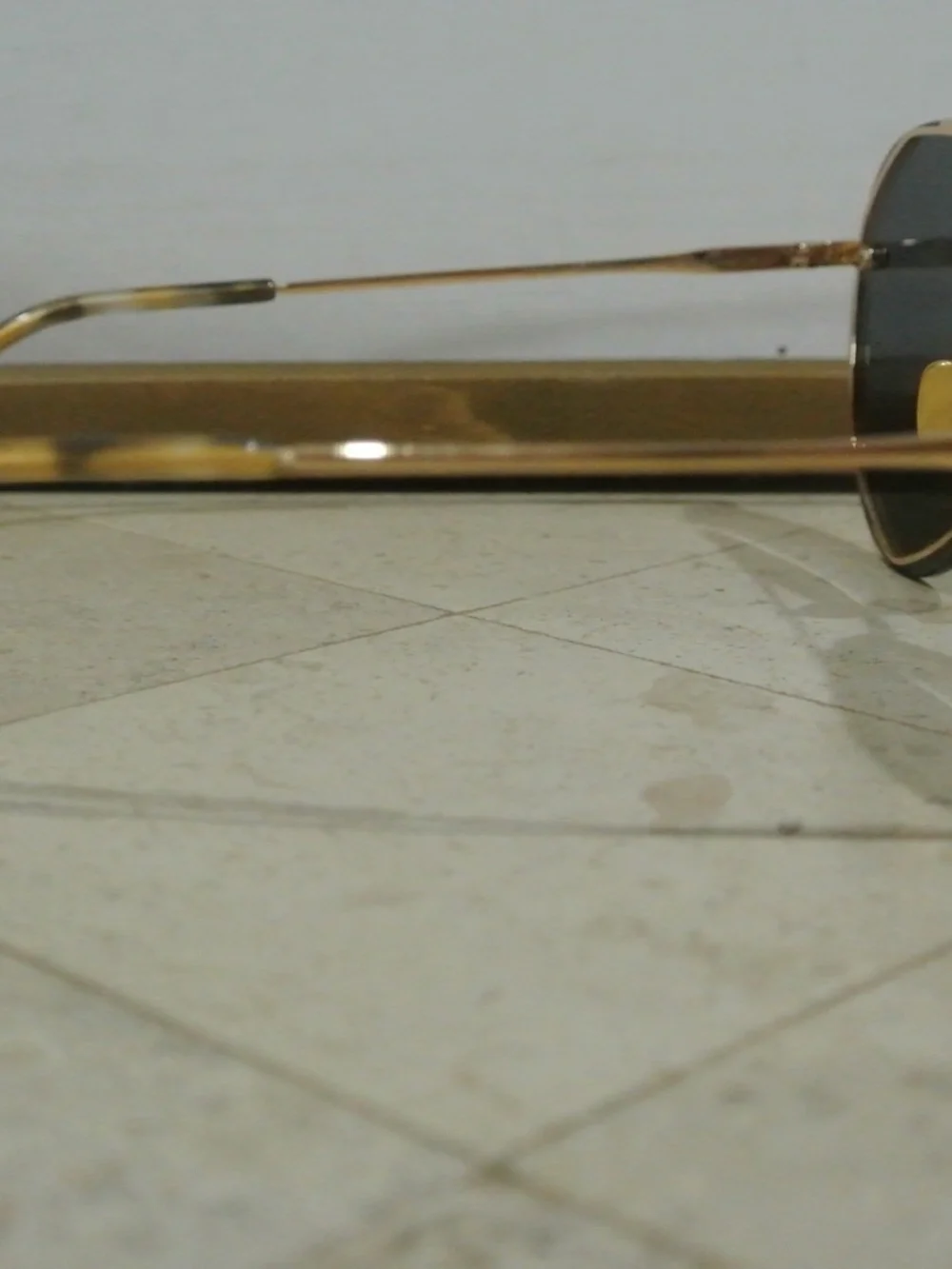 DIFF BLACK LENS GOLD TRIM AVIATOR SUNGLASSES